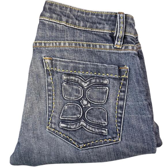 BCBG Maxazria Women's Mid Rise Med Wash Slim Straight Blue Denim Jeans Size 28 - Picture 1 of 9